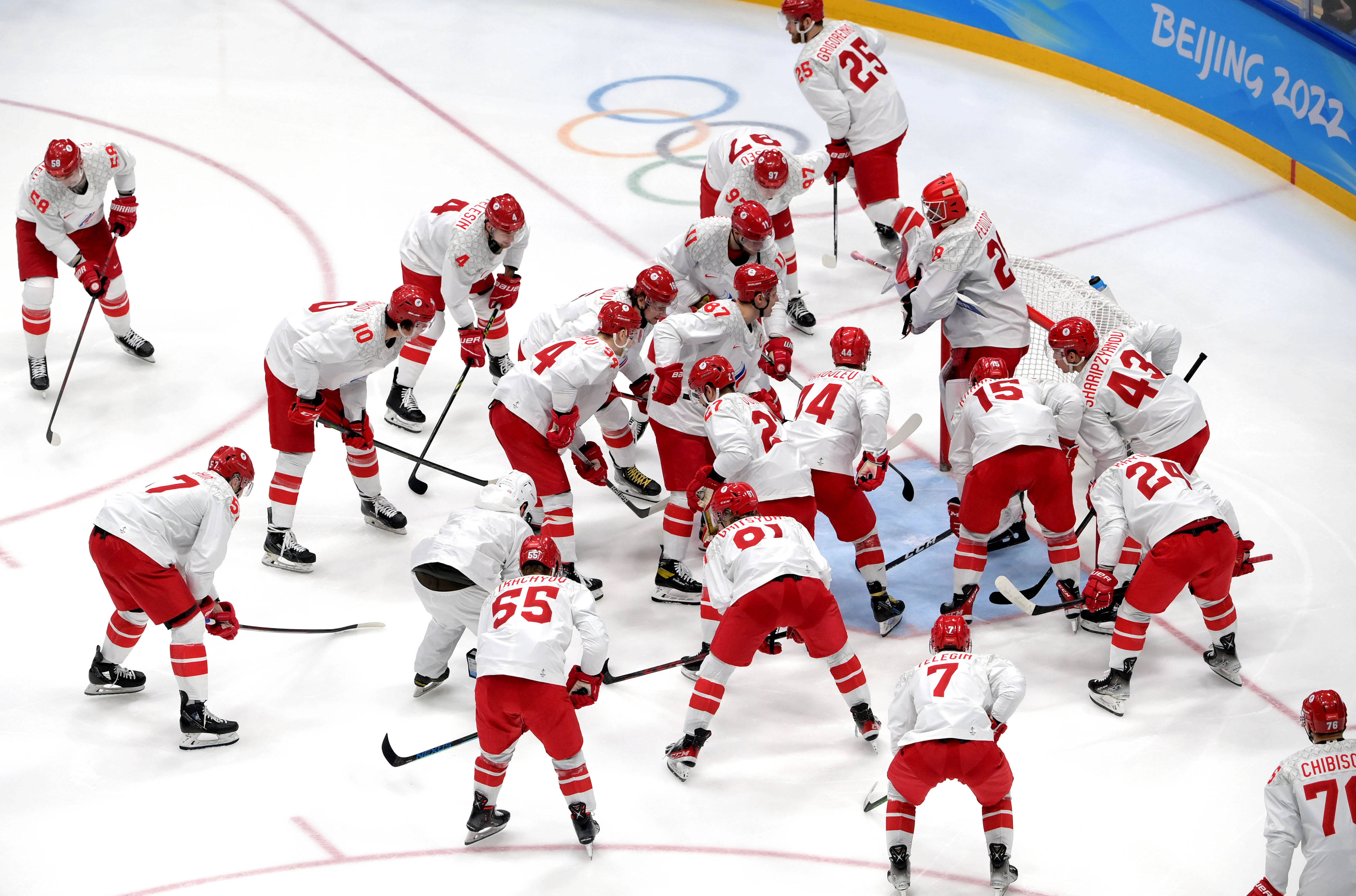 北欧力量：芬兰冰球队轻松晋级下一轮