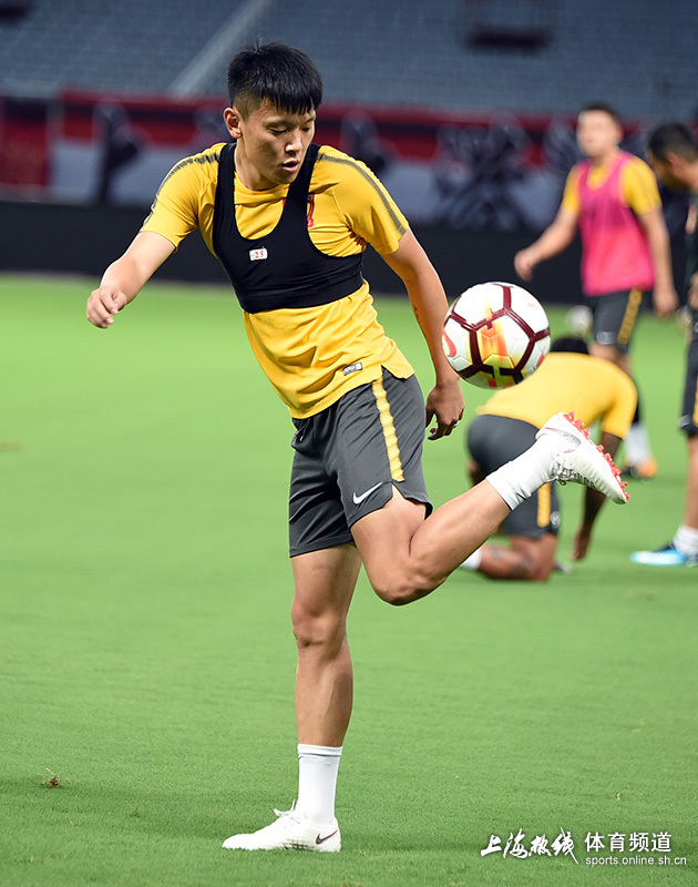 尼斯球队士气高昂，全队备战迎接挑战