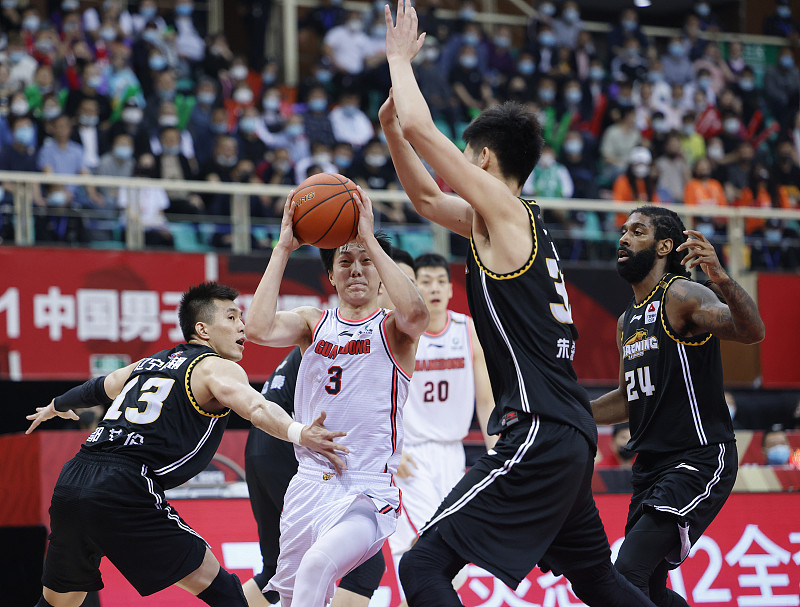 湖人B队险胜日本男篮，波尔津吉斯打破历史纪录