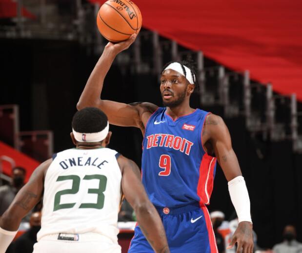 活塞掀起惊喜连胜：格里芬发挥出色击败公牛